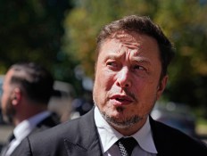 Elon Musk Deletes Tweet Telling People to Follow Antisemitic Account for War Updates